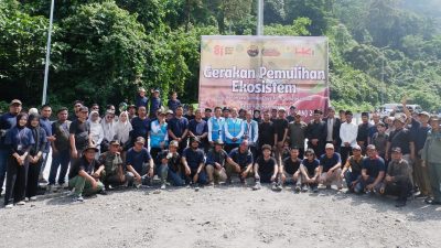 Penanaman pohon serentak Polres Padangpanjang yang dilaksanakan di TWA Megamendung, Kecamatan X Koto, Tanahdatar, Senin (10/08/2026).