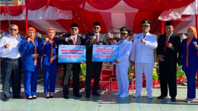 Penyerahan deviden dan CSR Bank Nagari kepada Bupati Pasaman Barat dalam rangkaian HUT ke 81 Kemerdekaan RI, Senin (17/08/2026).