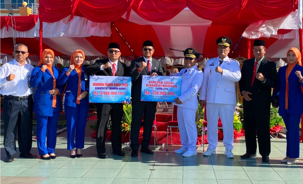 Penyerahan deviden dan CSR Bank Nagari kepada Bupati Pasaman Barat dalam rangkaian HUT ke 81 Kemerdekaan RI, Senin (17/08/2026).