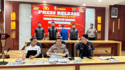 Kapolres Solok Selatan AKBP Andreanaldo Ademi memaparkan perkembangan kedua perkara tersebut dalam kegiatan press release di Mapolres Solok Selatan, Kamis (13/08/2026).