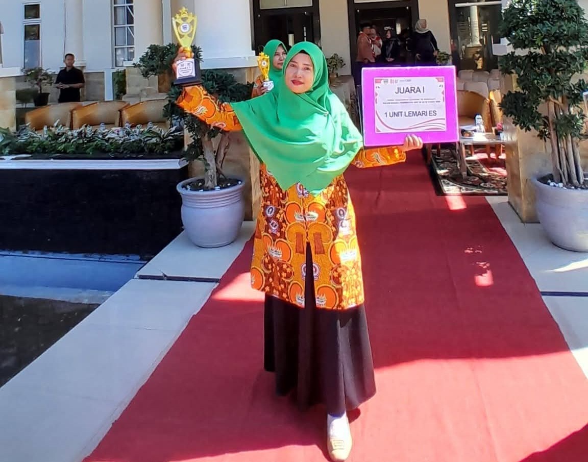 Pembina Yayasan Al Irsyad Koto Baru Kecamatan Sungai Pagu Suryani Augusti, S.Pd