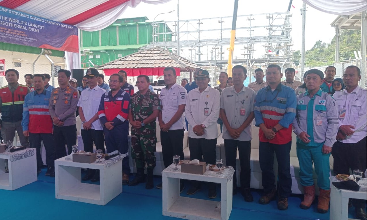 Wakil Bupati Solok Selatan H Yulian Efi bersama manajen PT.SEML dan unsur Forkopimda Solok Selatan saat mengikuti live streaming IIGCE 2026.  
