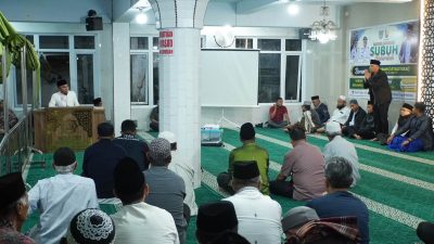 Wakil Wali Kota Padangpanjang Allex Saputra saat menghadiri Subuh Mubarakah di Masjid Hidayah, Kelurahan Guguk Malintang, Kecamatan Padangpanjang Timur, Minggu (09/08/2026).