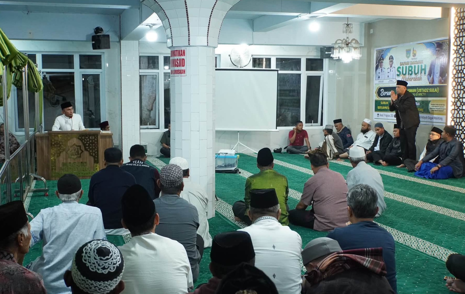 Wakil Wali Kota Padangpanjang Allex Saputra saat menghadiri Subuh Mubarakah di Masjid Hidayah, Kelurahan Guguk Malintang, Kecamatan Padangpanjang Timur, Minggu (09/08/2026).