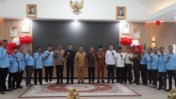 Wali Kota Padangpanjang Hendri Arnis bersama Ketua PWI Sumbar, Wawako, Forkopimda dan jajaran pengurus PWI Kota Padangpanjang usai prosesi pelantikan, Senin (24/08/2026).