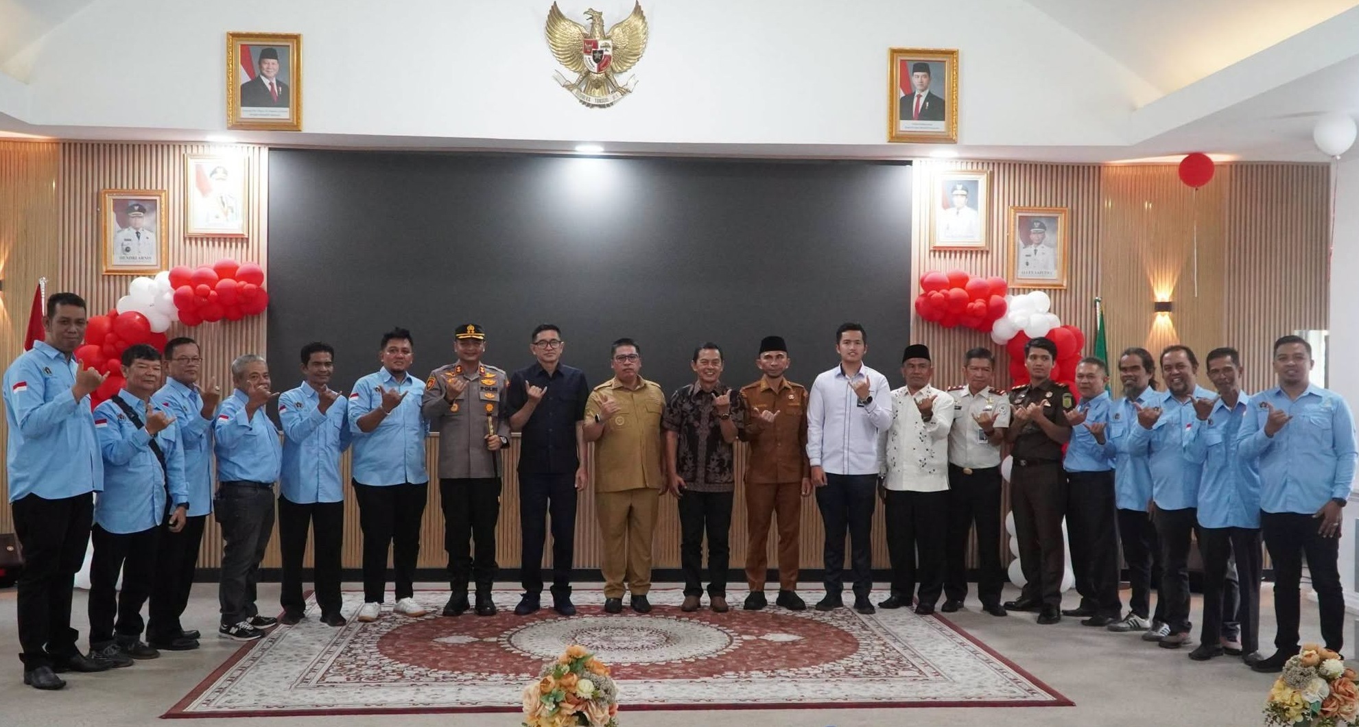 Wali Kota Padangpanjang Hendri Arnis bersama Ketua PWI Sumbar, Wawako, Forkopimda dan jajaran pengurus PWI Kota Padangpanjang usai prosesi pelantikan, Senin (24/08/2026).