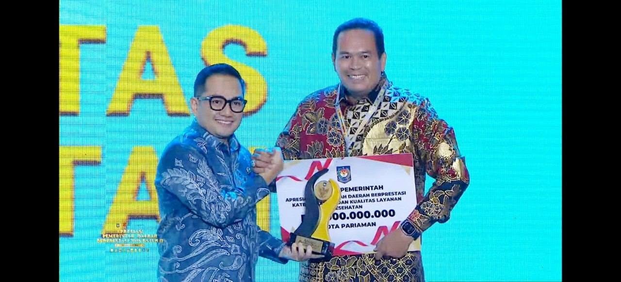 Wali Kota Pariaman Yota Balad terima penghargaan Kemendagri
