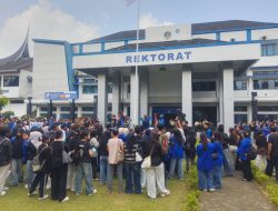 Ancam Duduki Rektorat, Mahasiswa Desak Rektor Temui dan Penuhi Tuntutan Mereka