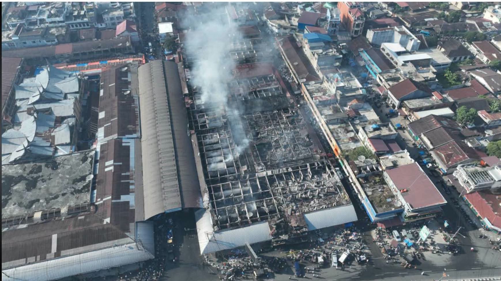 Bangunan Blok Barat Pasar Payakumbuh yang terbakar tahun lalu. 