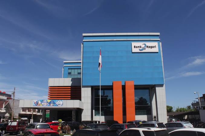 Kantor Pusat Bank Nagari di Kota Padang.