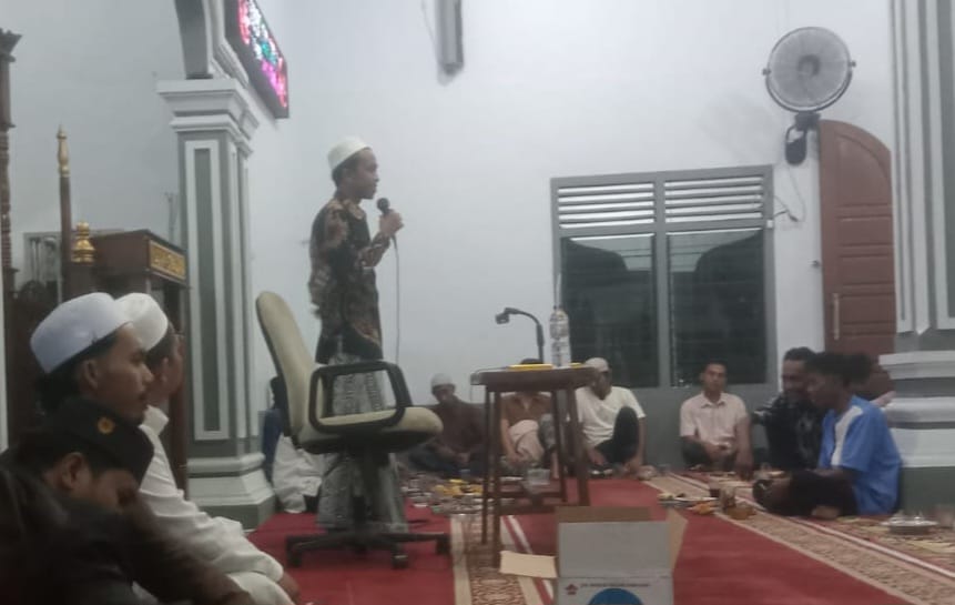 Calon Wali Nagari Lingkung Aua Timur Musmulyadi menghadiri Peringatan Maulid Nabi Muhammad SAW, sekaligus bertindak sebagai MC, Kamis (10/09/2026).