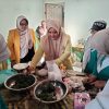 PPG UNP Kenalkan Dendeng Daun Singkong kepada Warga
