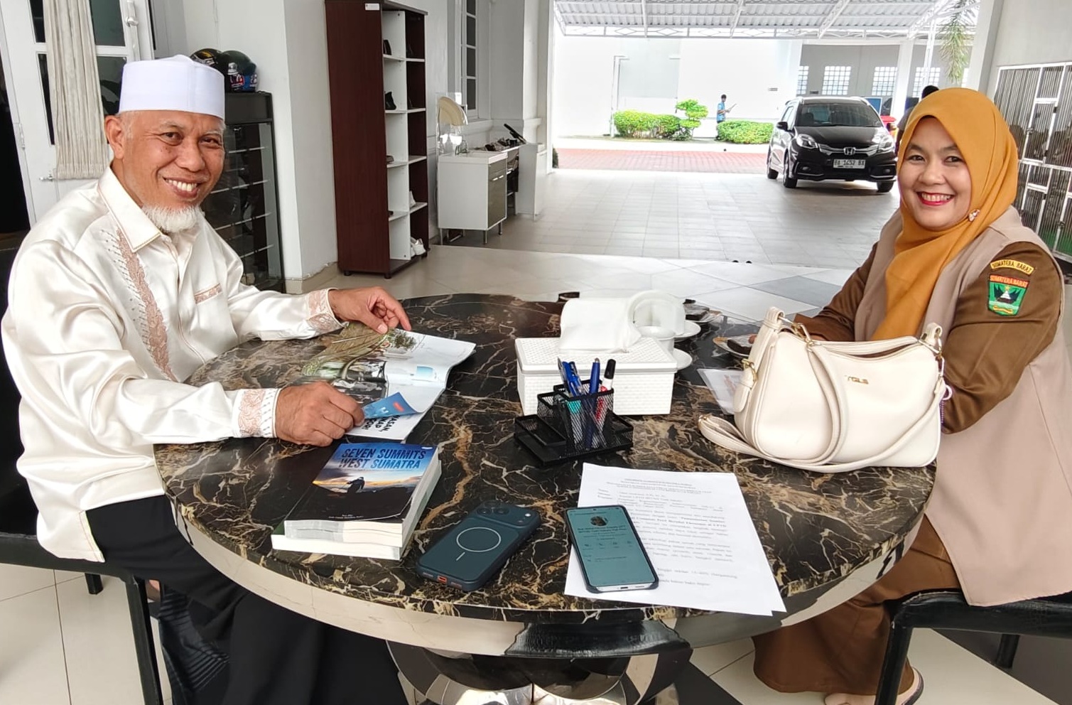 Kepala UPTD BPTSD Tuah Sakato Desi Andriani S.Pt, M.Pt saat menemui Gubernur Sumbar Mahyeldi Ansharullah di Istana Gubernur Sumbar.