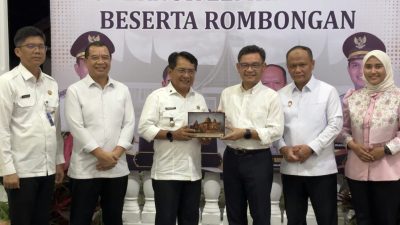 Suasana pertemuan antara Bupati Padangpariaman John Kenedy Azis dan sahabat dekatnya, Gubernur Lemhanas Ace Hasan Sadzily berlangsung hangat penuh kekeluargaan, Rabu (02/09/2026) malam. 