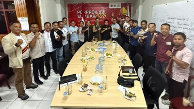 Pertemuan pengurus KONI Sumbar dengan KONI kabupaten dan kota dalam mempersiapkan Porprov 2026 di Kantor KONI Sumbar, Senin (07/09/2026) malam.