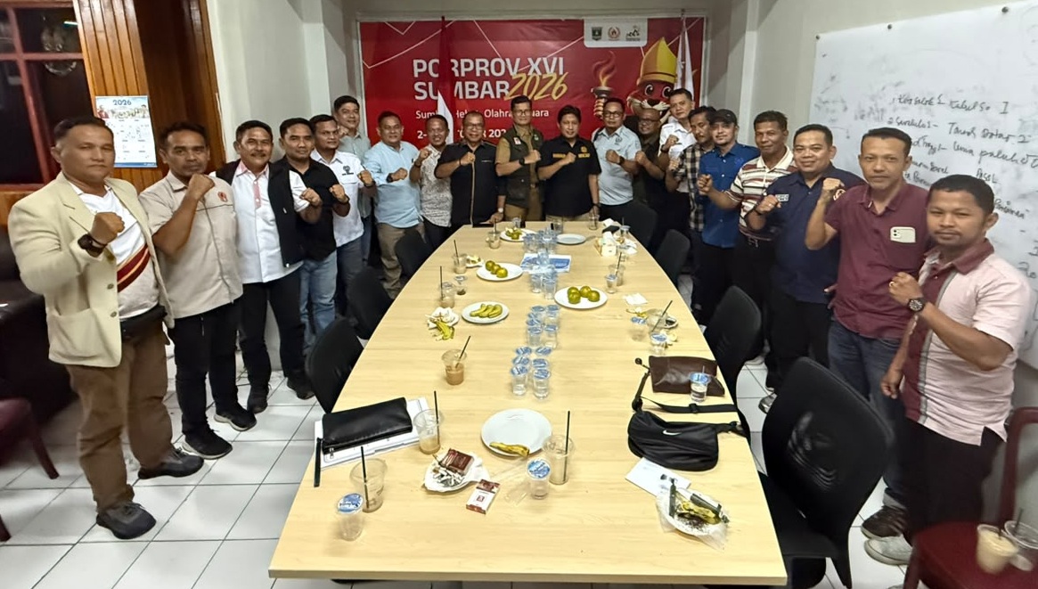 Pertemuan pengurus KONI Sumbar dengan KONI kabupaten dan kota dalam mempersiapkan Porprov 2026 di Kantor KONI Sumbar, Senin (07/09/2026) malam.
