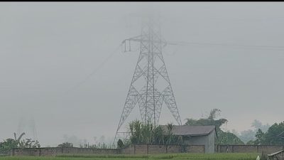 Kabut asap yang melanda Lareh Sago Halaban, Limapuluh Kota, Rabvu (16/09/2026).