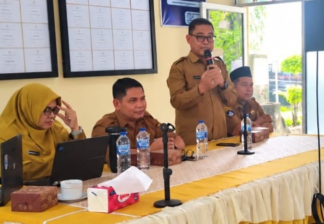 Kacabdin Wilayah VI Provinsi Sumatera Barat, Efri Syahputra memberi dukungan bagi SMA dan SMK Pasaman Barat dalam kegiatan pelaksanaan digitalisasi sekolah, Selasa (15/09/2026).