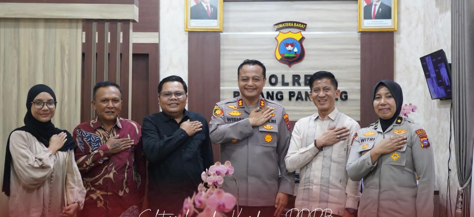 Kapolres Padangpanjang AKBP Wisnu Hadi saat menerima kunjungan Ketua KPU Kota Padangpanjang Pulindri dan jajaran, Kamis (03/09/2026).
