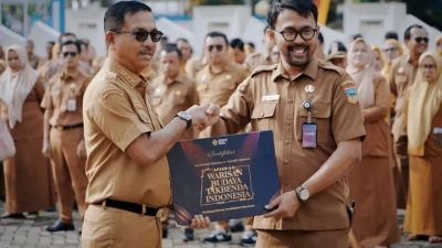 Kepala Dinas Pariwisata Kebudayaan, Pemuda dan Olahraga Pamil Ruskamdani, bersama Bupati Solok Selatan H. Khairunas, Senin (31/08/2026).