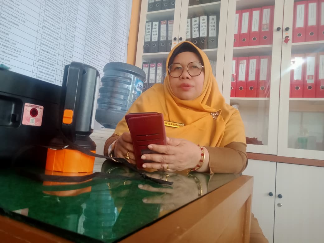 Kepala SMAN 3 Kota Pariaman, Desi Susanti,S.Pd.,MM 