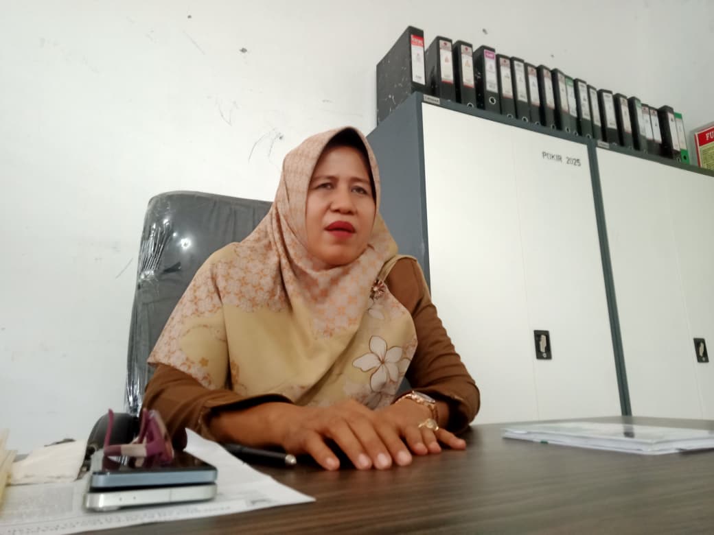 Kepala SMAN I Patamuan, Endra Kasmawati,S.Pd