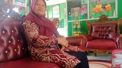 Kepala TK Negeri Pembina Enam Lingkung, Maryuliawati,S.Pd.