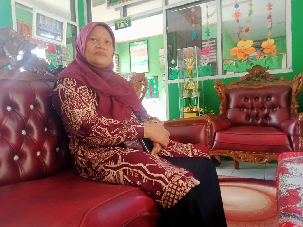 Kepala TK Negeri Pembina Enam Lingkung, Maryuliawati,S.Pd.