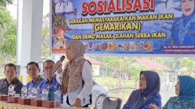 Ketua Forikan Padangpariaman Ny. Nita Kristanti Azis memberikan arahan pada acara GEMARIKAN, Kamis (17/09/2026). 
