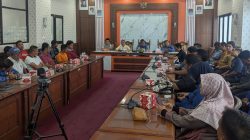 Ketua KONI Kota Pariaman Edison Trd saat memimpin rapat persiapan Porprov bersama pengurus cabor di Kota Pariaman, Kamis (17/06/2026).