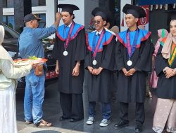 Empat Wisudawan ISI Padangpanjang asal Aceh Disambut Tradisi Peusijuek