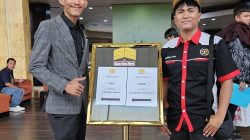 Ketua Panitia Konfercab PWI Payakumbuh-Limapuluh Kota M Farhan Faridho bersama Sekretaris Panitia Pelaksana Konferensi Fegi Andriska