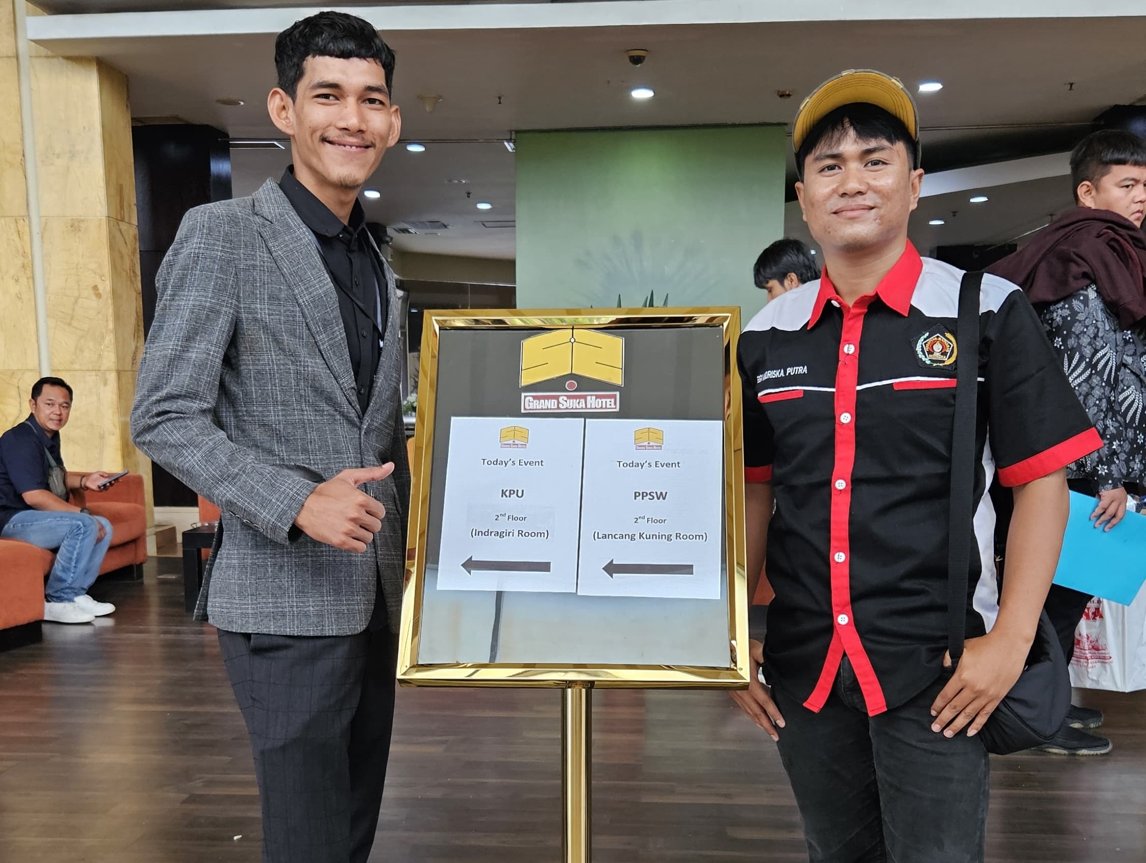 Ketua Panitia Konfercab PWI Payakumbuh-Limapuluh Kota M Farhan Faridho bersama Sekretaris Panitia Pelaksana Konferensi Fegi Andriska