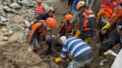 Tim SAR gabungan berhasil menemukan korban atas nama Agusra di belakang Kantor Bupati Solok pada hari kelima pencarian, Jumat (25/09/2026).