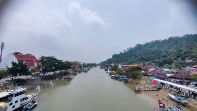 Penurunan kualitas udara yang terjadi di Kota Padang dalam beberapa waktu terakhir mulai berdampak terhadap kesehatan masyarakat, Kamis (03/09/2026).