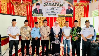 Kepala Kantor Kemenag KAgam Rinalfi saat serah terima kepala MIS Toboh, Rabu (02/09/2026).  