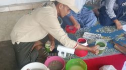 UNP memperkenalkan teknologi nanobubbles dalam pembuatan NPK organik kepada warga.