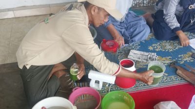 UNP memperkenalkan teknologi nanobubbles dalam pembuatan NPK organik kepada warga.
