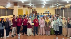 PNP bersama Polsri membekali pelaku UMKM di Palembang dengan keterampilan membuat website promosi berbasis AI melalui kegiatan PkM kolaboratif.
