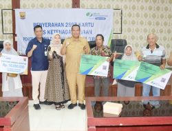 Pekerja Rentan Terima Kartu BPJS Ketenagakerjaan