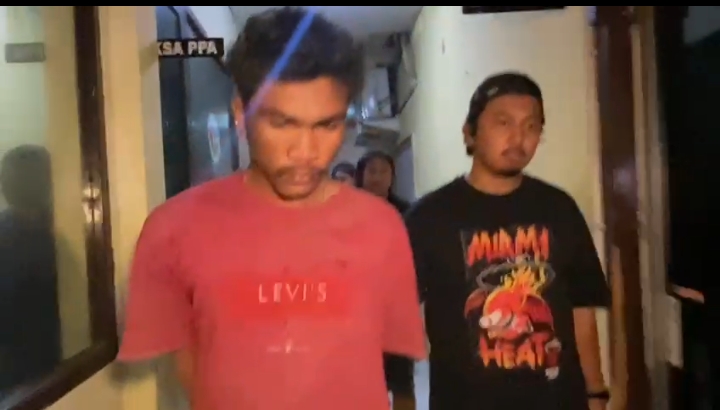 Pelaku pencurian handphone korban lakalantas ketika diamanakn Tim Klewang Polresta Padang, Selasa (15/06/2026). 