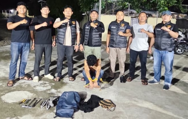 Pelaku pencurian antena parabola saat diamankan Tim URC Satreskrim Polres Pasaman Barat.