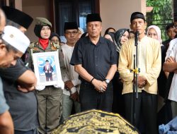 Jenazah Kadisnakerin Kota Payakumbuh Yasril, Dilepas dengan Haru