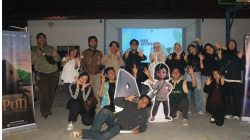 Kegiatan Screening Film yang dilaksanakan kerjasama Devata Studio dengan Kelompok 38 KKN Sunyai Nyalo Mahasiswa ISI Padangpanjang di Lapangan DKV, Sabtu (05/09/2026) malam.
