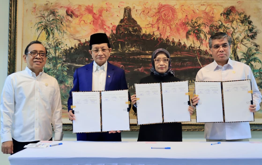 Penandatangan SKB Tiga Menteri yang ditandatangani Menteri Agama Nasaruddin Umar, Menteri Ketenagakerjaan Yassierli dan Menteri PANRB Rini Widyantini di Kantor Kemenko PMK, Jakarta, Selasa (15/09/2026).