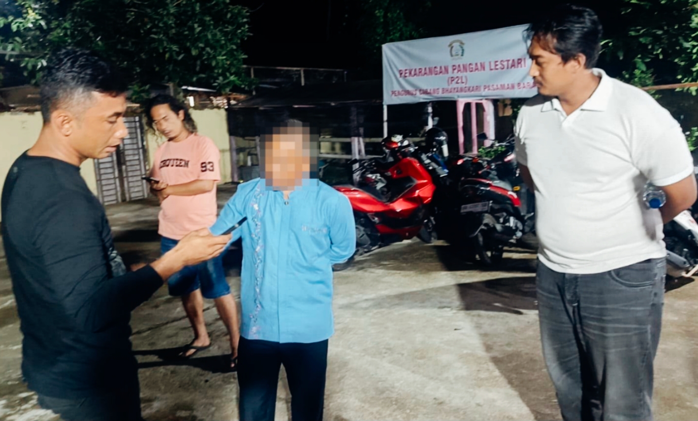 Tersangka pencabulan terhadap anak di bawah umur saat diamankan Unit PPA Satreskrim Polres Pasaman Barat.