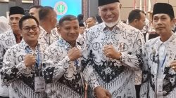 Pengurus PGRI Agam bersama Gubernur Sumbar, Mahyeldi Ansharullah.