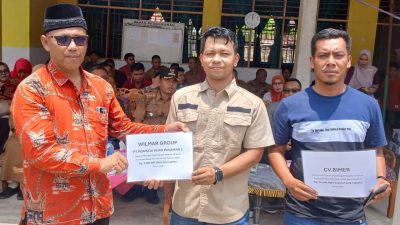 Manajemen PT PHP Unit 2 yang diwakili oleh Fery Febrian/CSR Wilmar Group Region Pasaman Barat yang diterima Kepala SMA Tunas Bangsa Maligi DT. Azral Haidi, Selasa (01/09/2026).