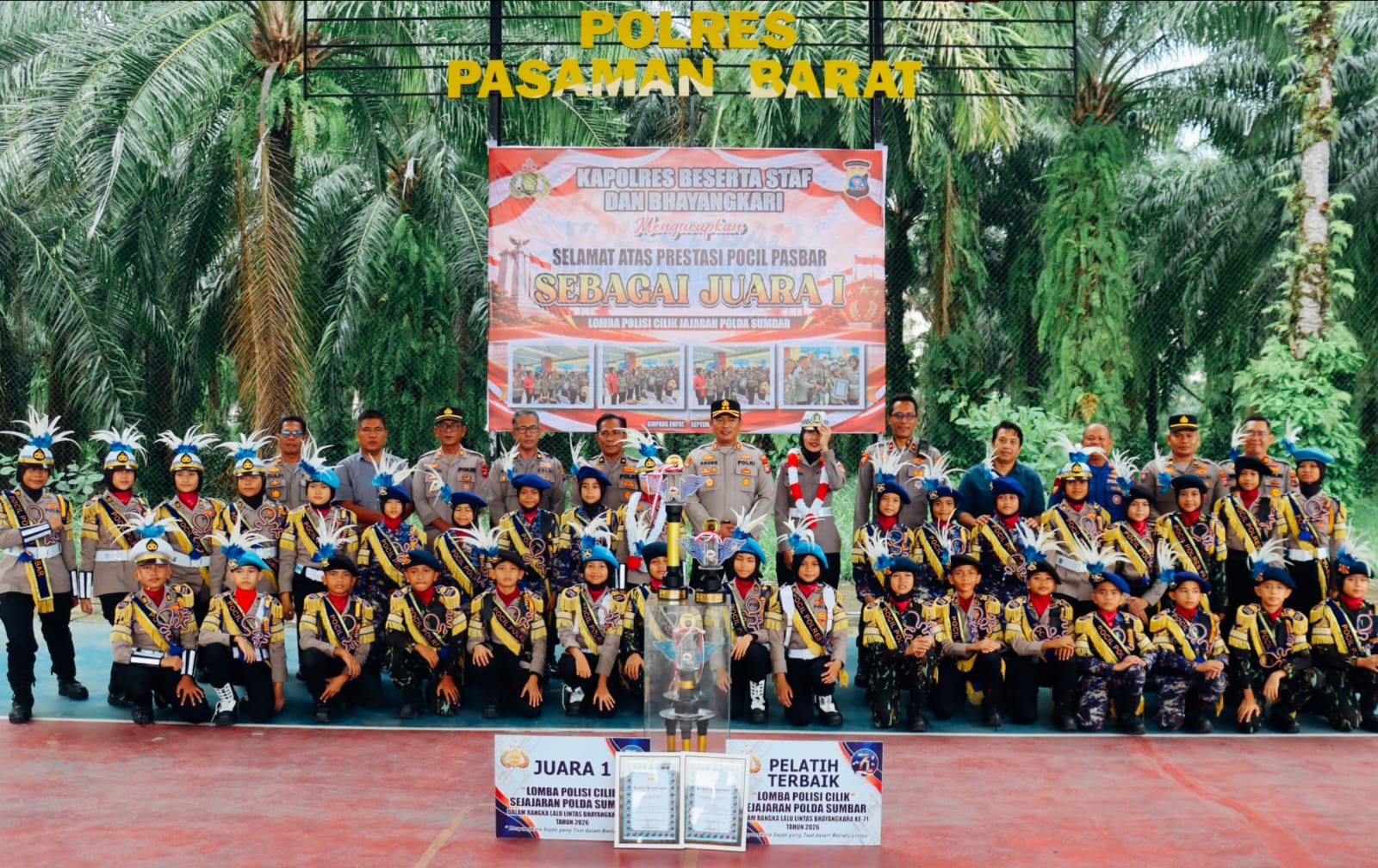 Kapolres Pasaman Barat AKBP Agung Tribawanto, S.IK., M.H didampingi Kasat Lantas AKP Nanin Aprilia Fitriani beserta sejumlah PJU Polres setempat saat menyambut rombongan Pocil Binaan Polres Pasaman Barat, Kamis (17/09/2026).