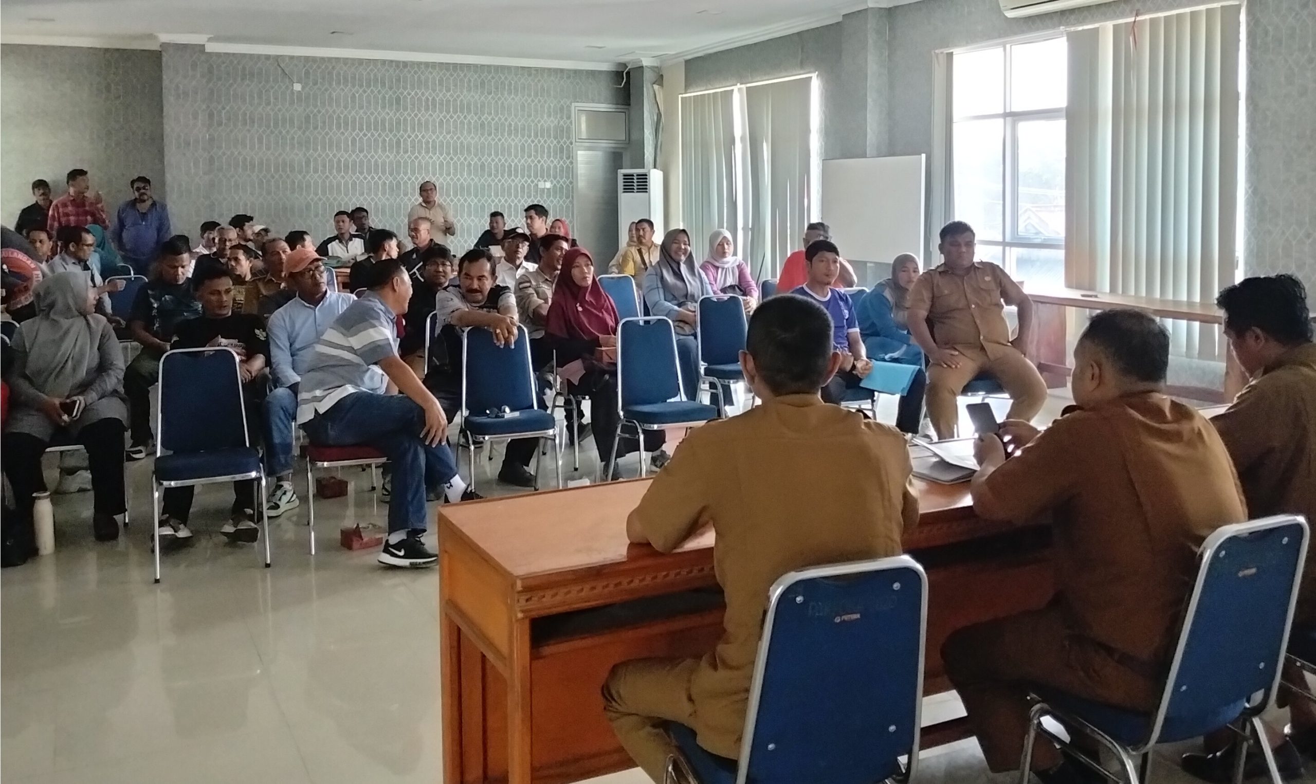 Rapat persiapan Porprov Tahun 2026 yang digelar di aula Dinas Disparpora Agam, Selasa (08/09/2026).